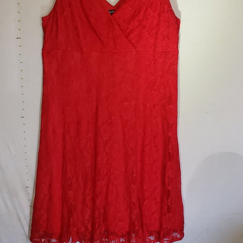 RED LACE DRESS - Picture 4 of 5